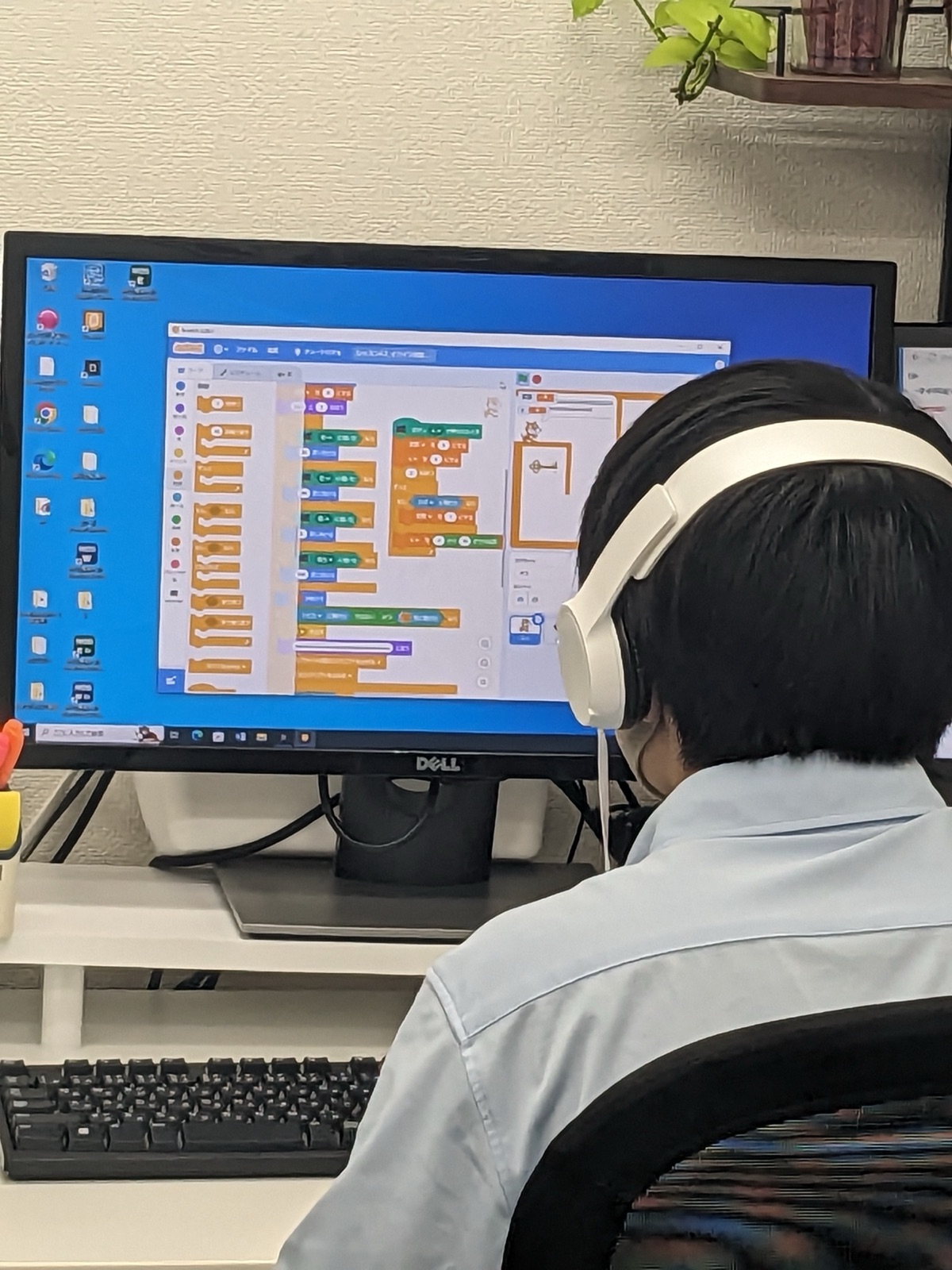 Scratchでゲームを作る授業の様子