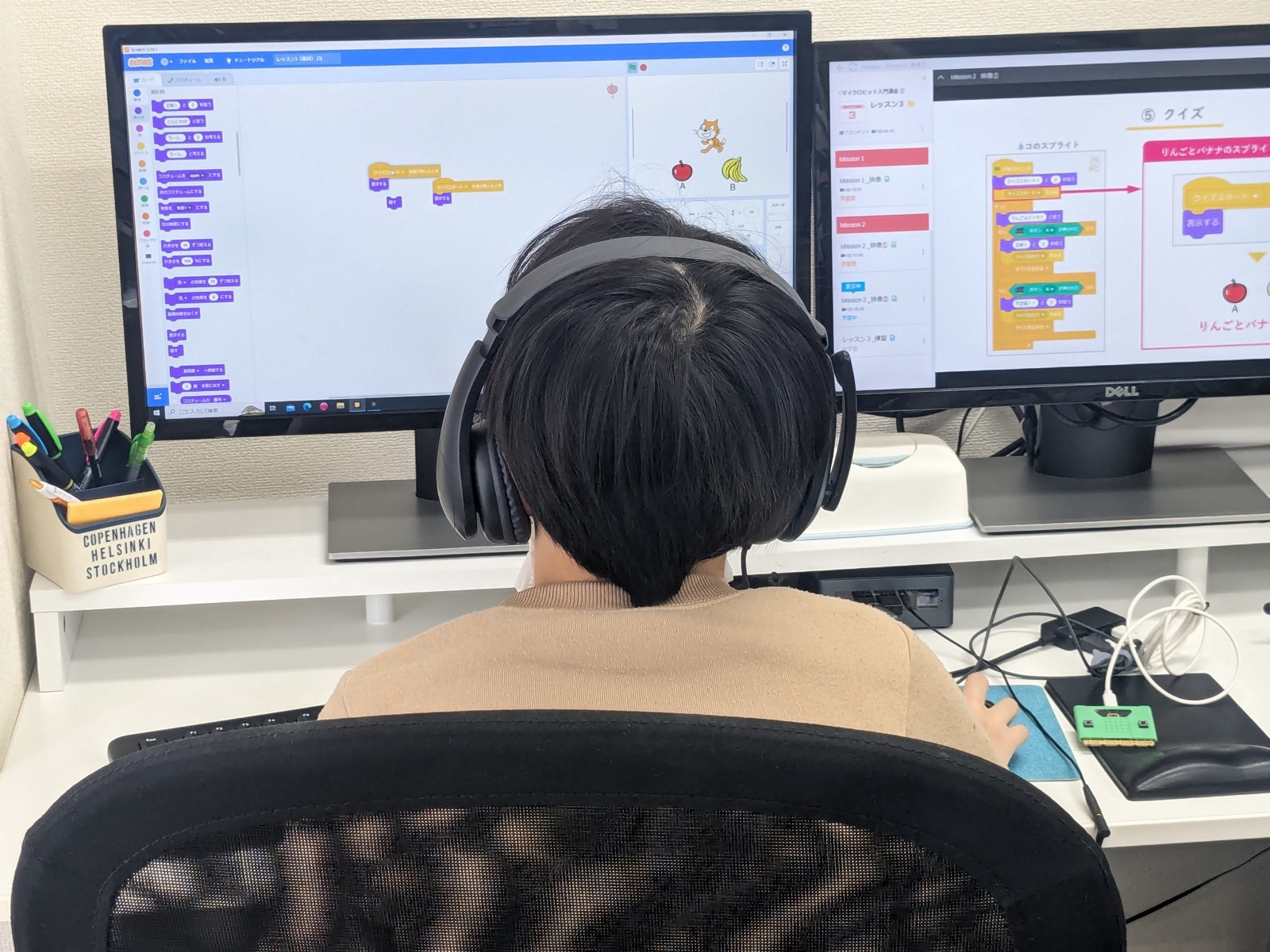Scratchでプログラミングを学ぶ生徒（授業の様子）